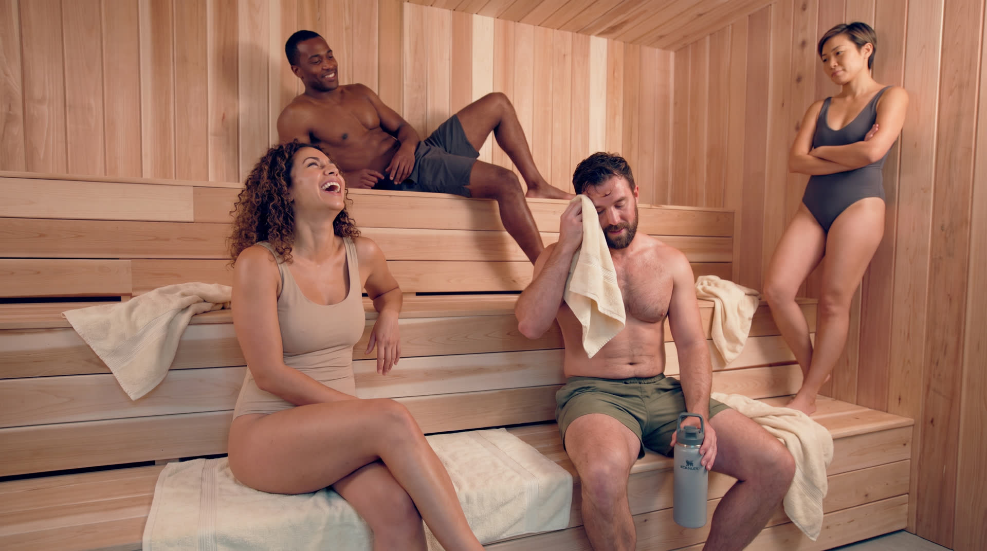 Members together in the ALYZE sauna